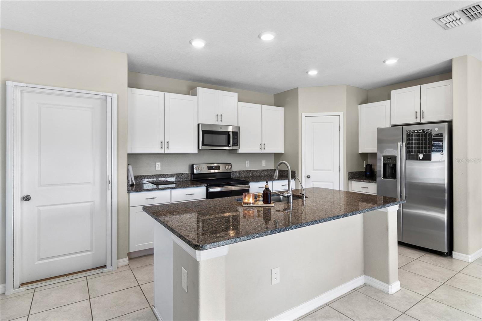 Image 7 of 30 For 15507 Peace River Place