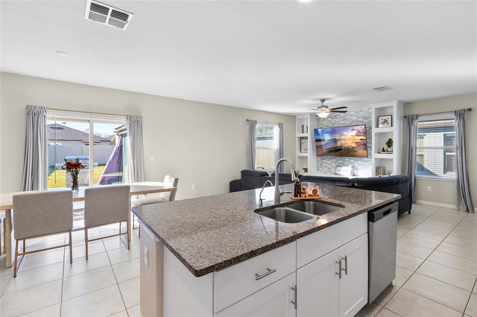 Image 9 of 30 For 15507 Peace River Place