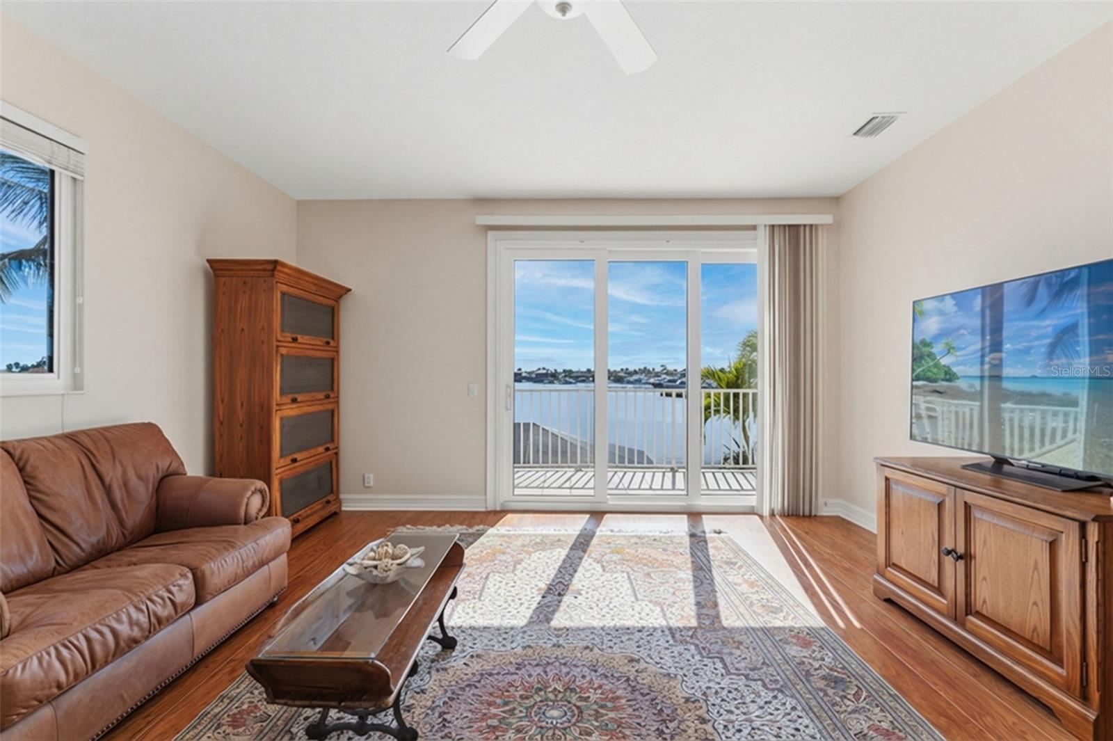 Image 14 of 100 For 807 3rd Street E