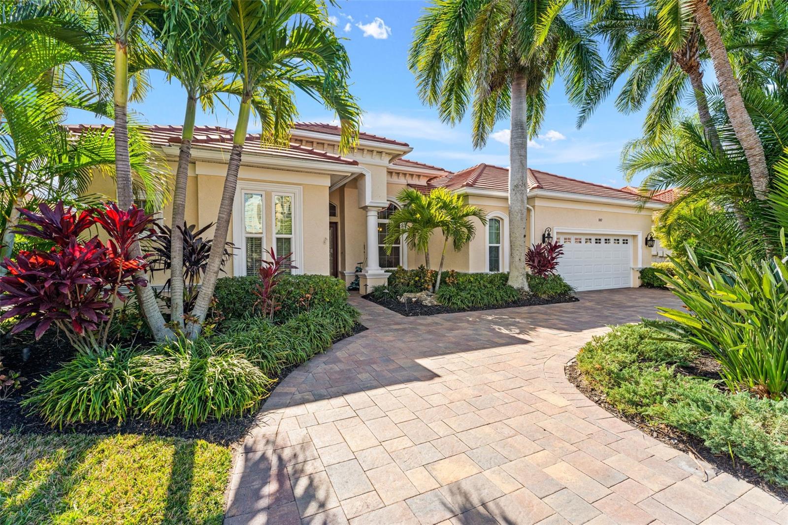 Image 2 of 100 For 807 3rd Street E