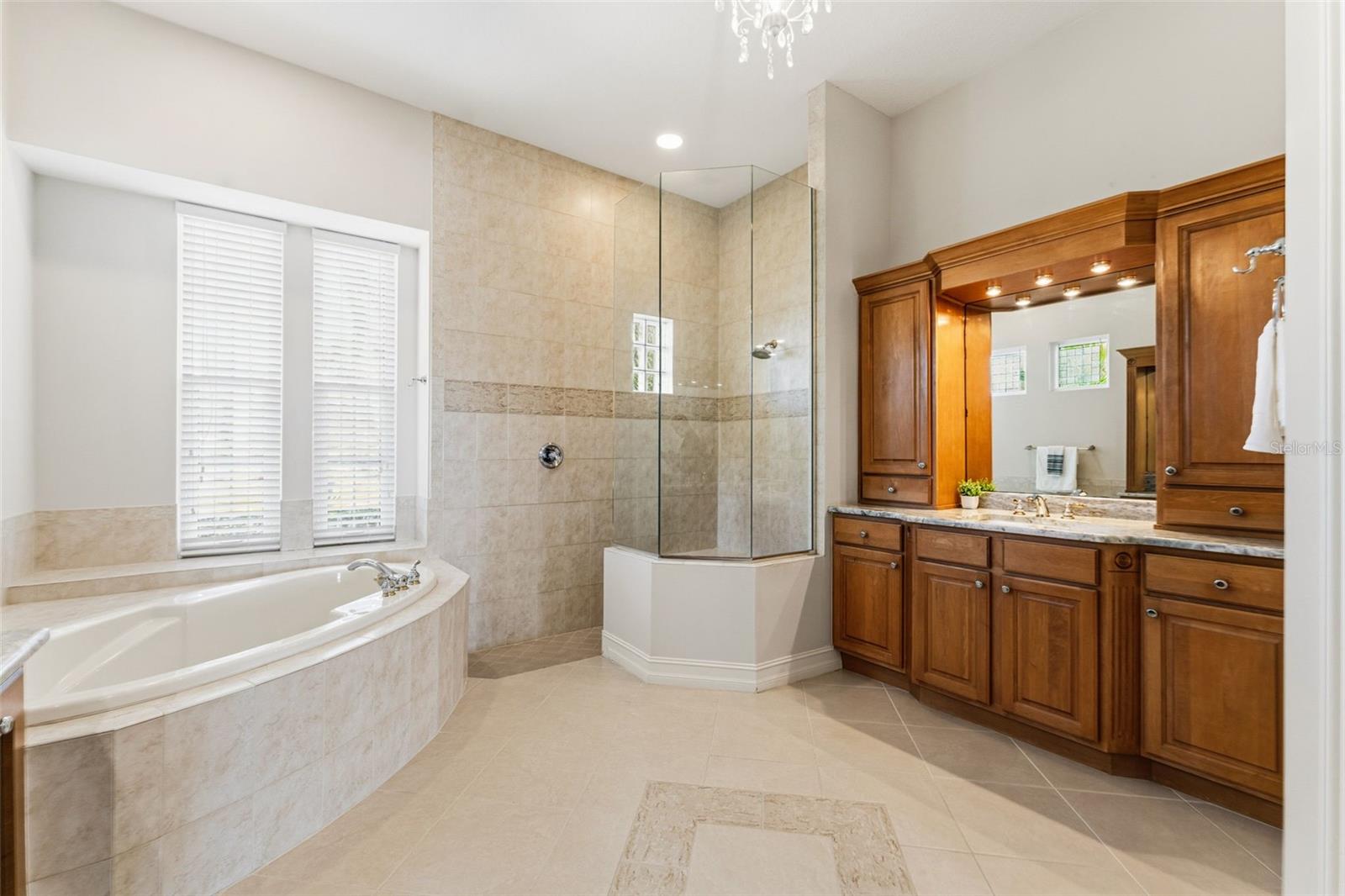 Image 30 of 100 For 807 3rd Street E