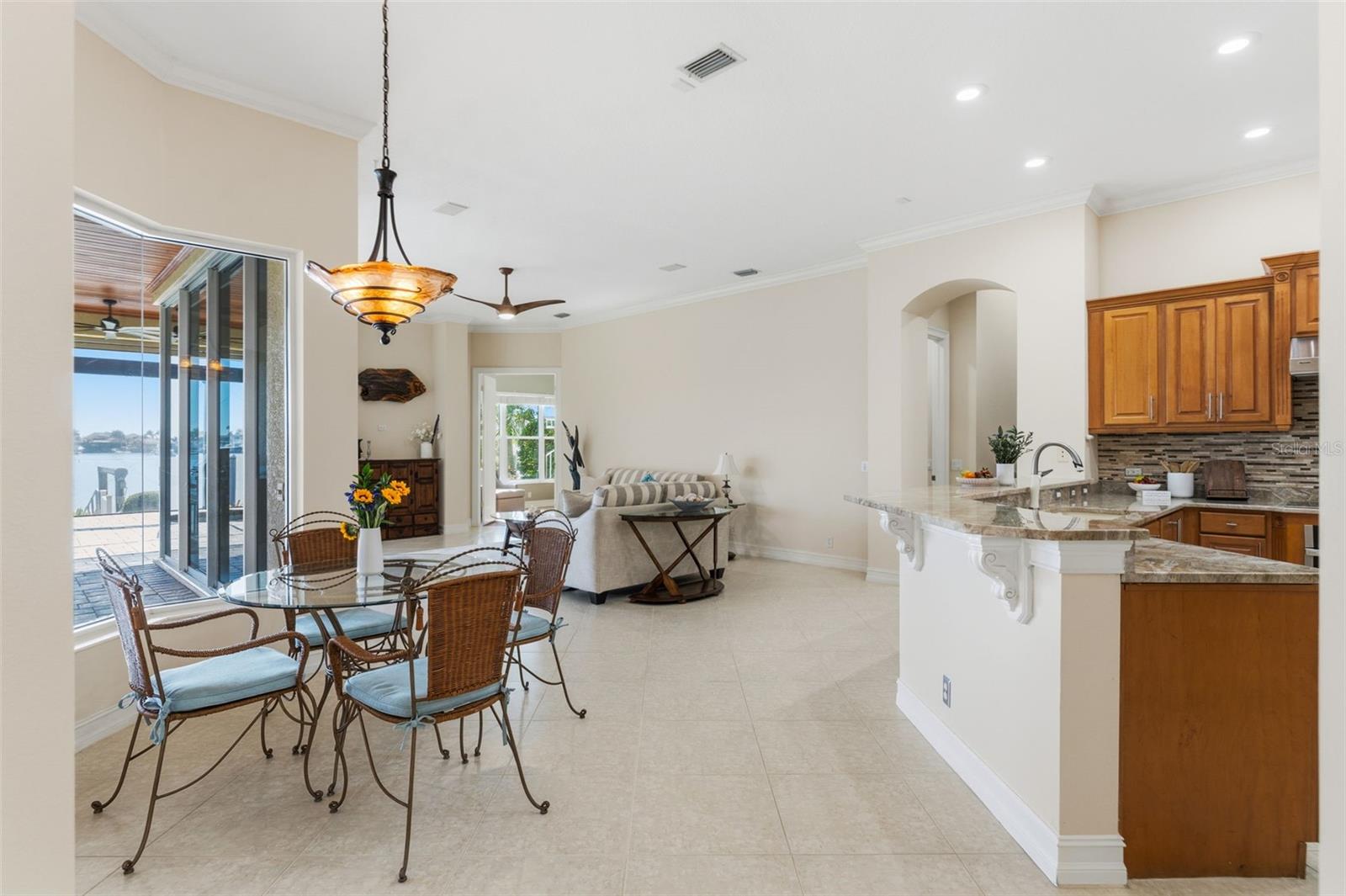 Image 37 of 100 For 807 3rd Street E