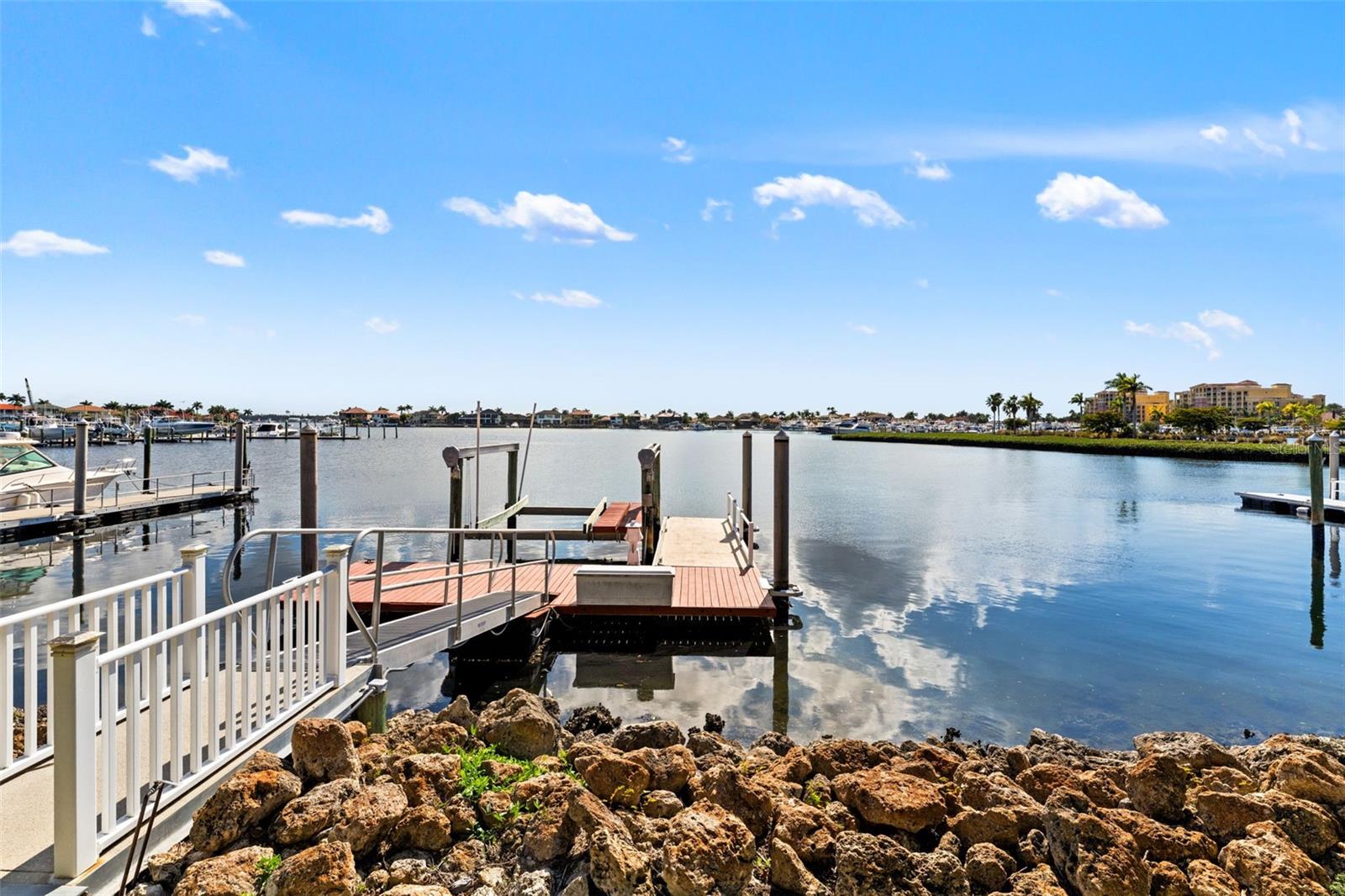 Image 4 of 100 For 807 3rd Street E