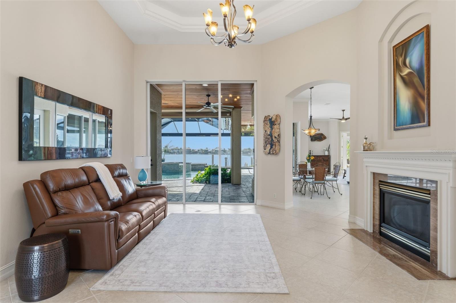 Image 7 of 100 For 807 3rd Street E