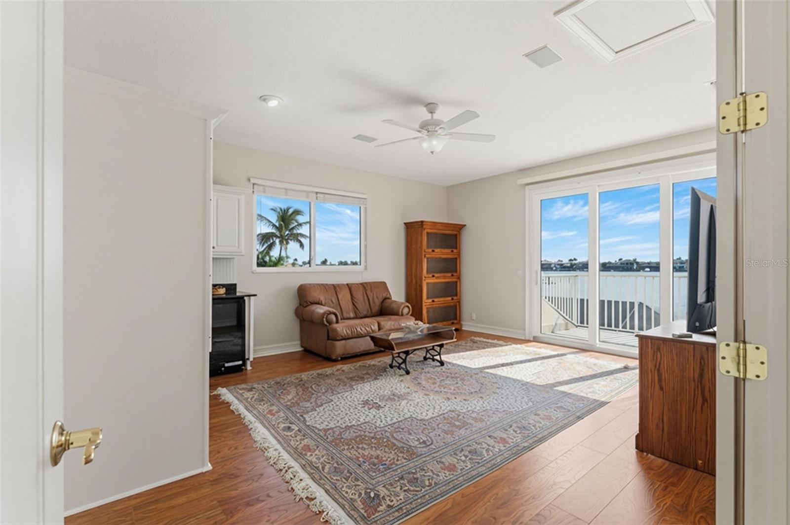 Image 71 of 100 For 807 3rd Street E