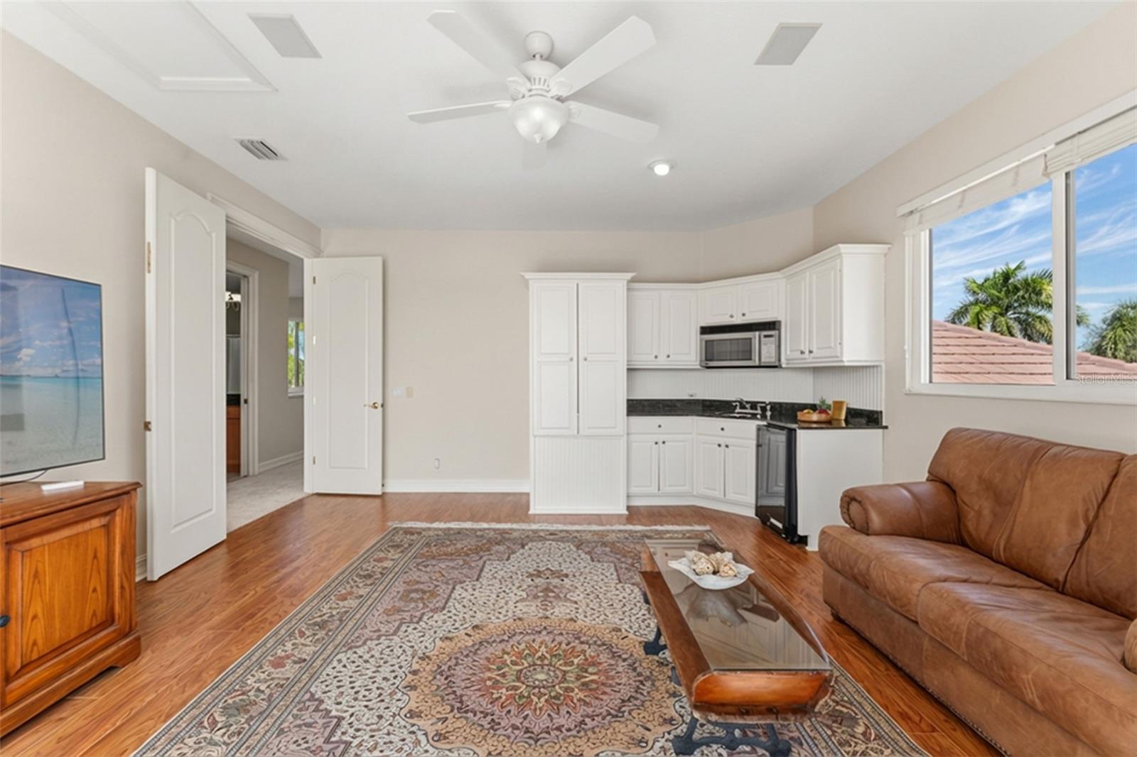 Image 72 of 100 For 807 3rd Street E