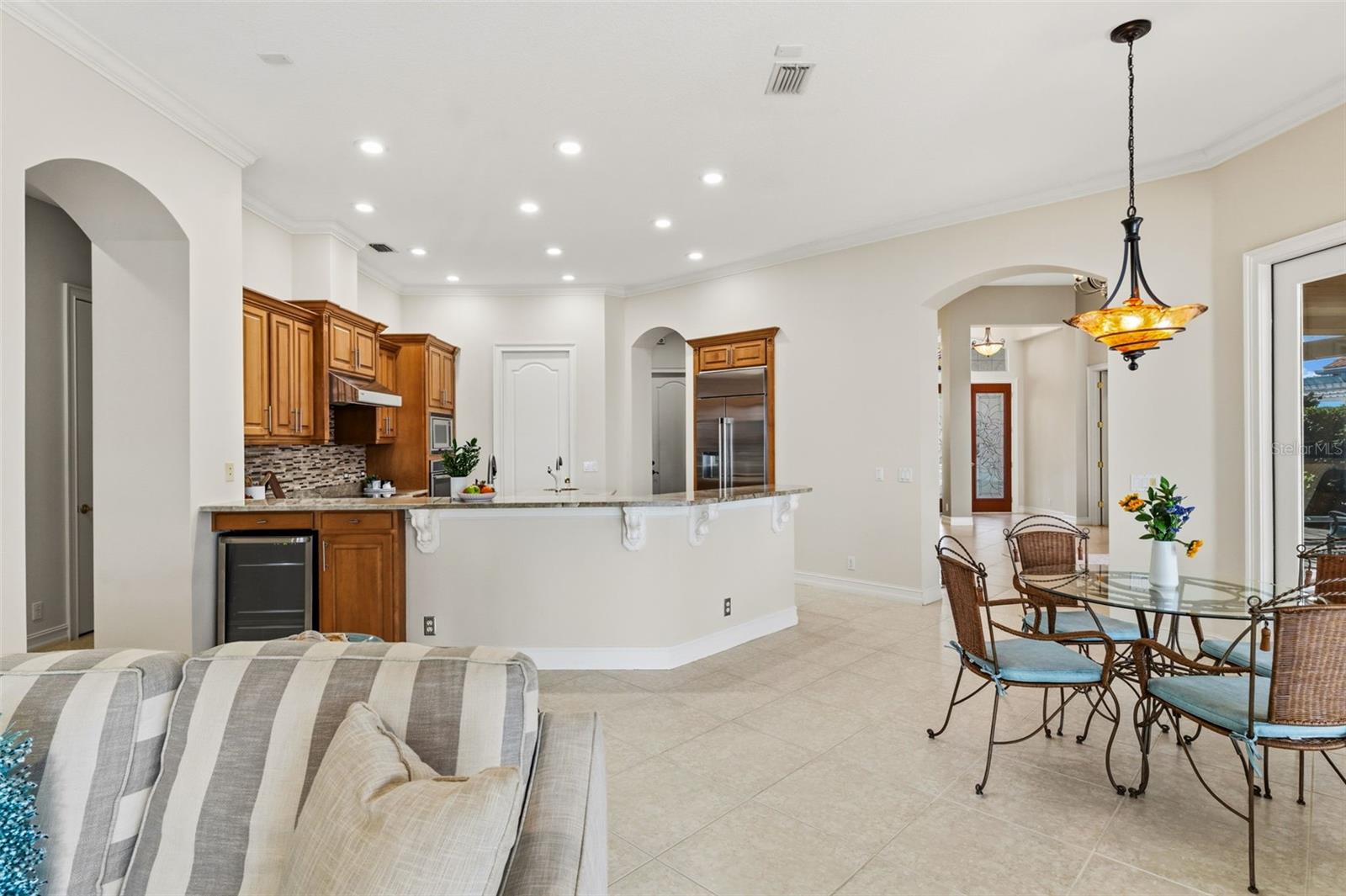 Image 9 of 100 For 807 3rd Street E