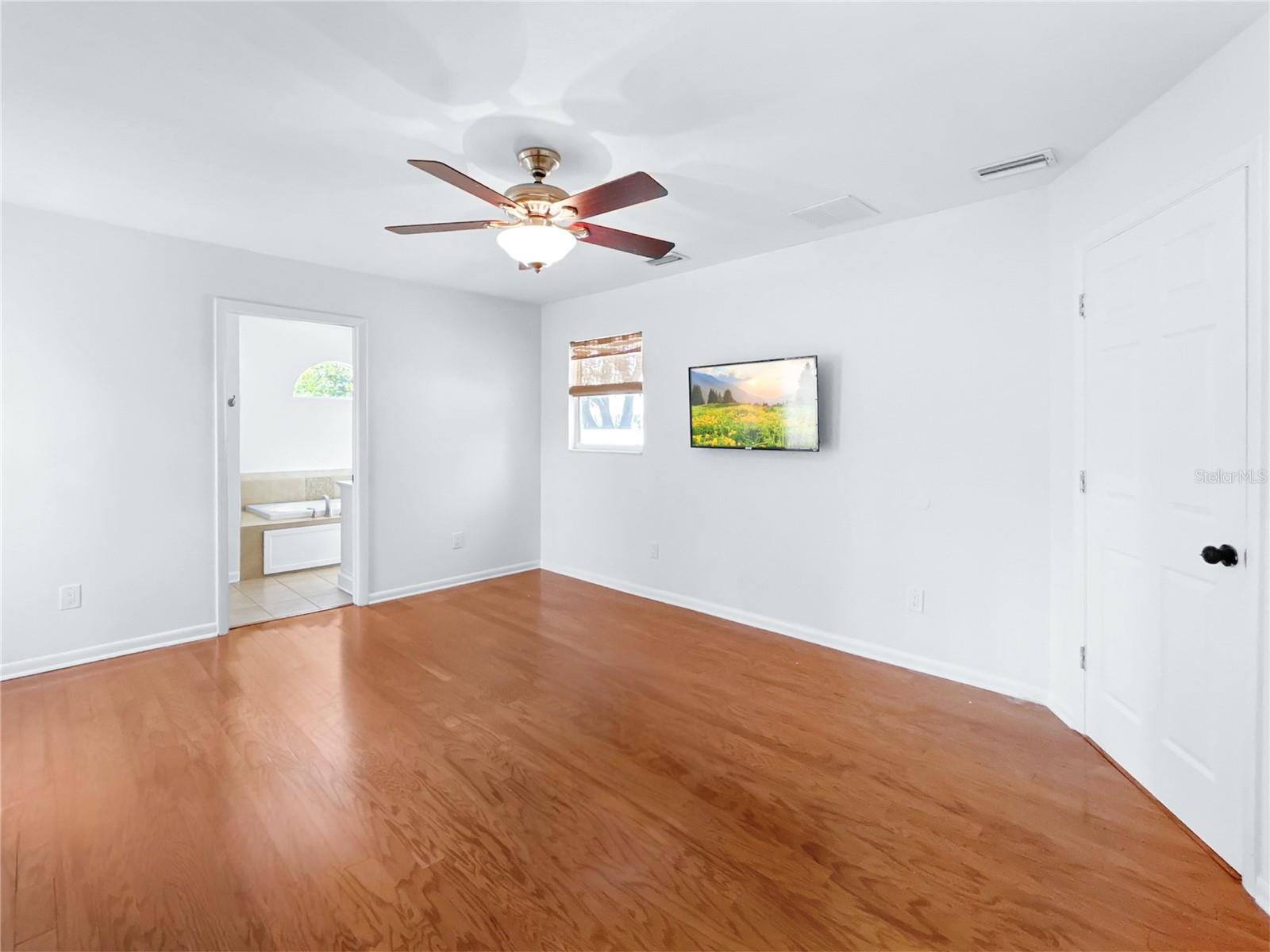 Image 10 of 30 For 2926 Tyson Avenue