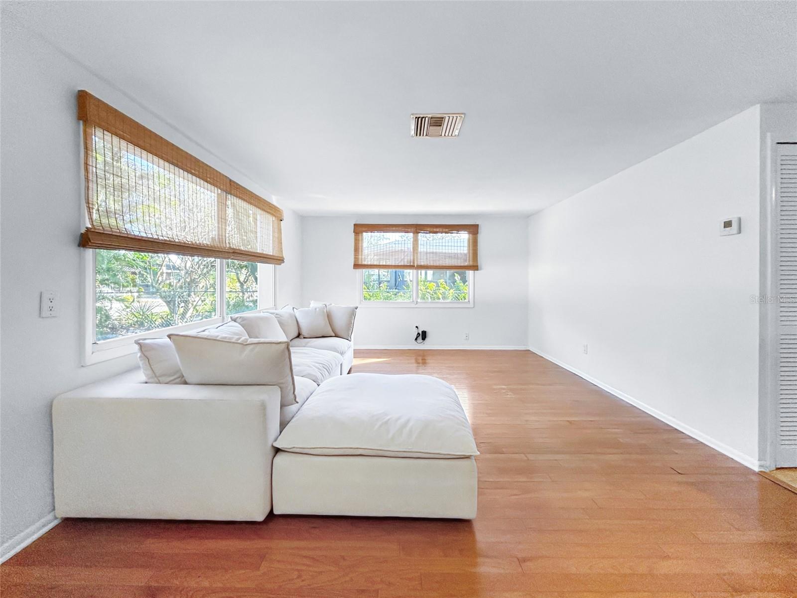 Image 4 of 30 For 2926 Tyson Avenue