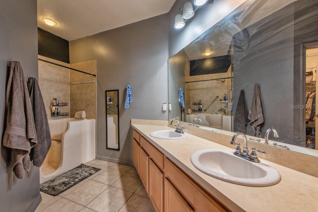 Image 17 of 32 For 2357 Richwood Pike Drive