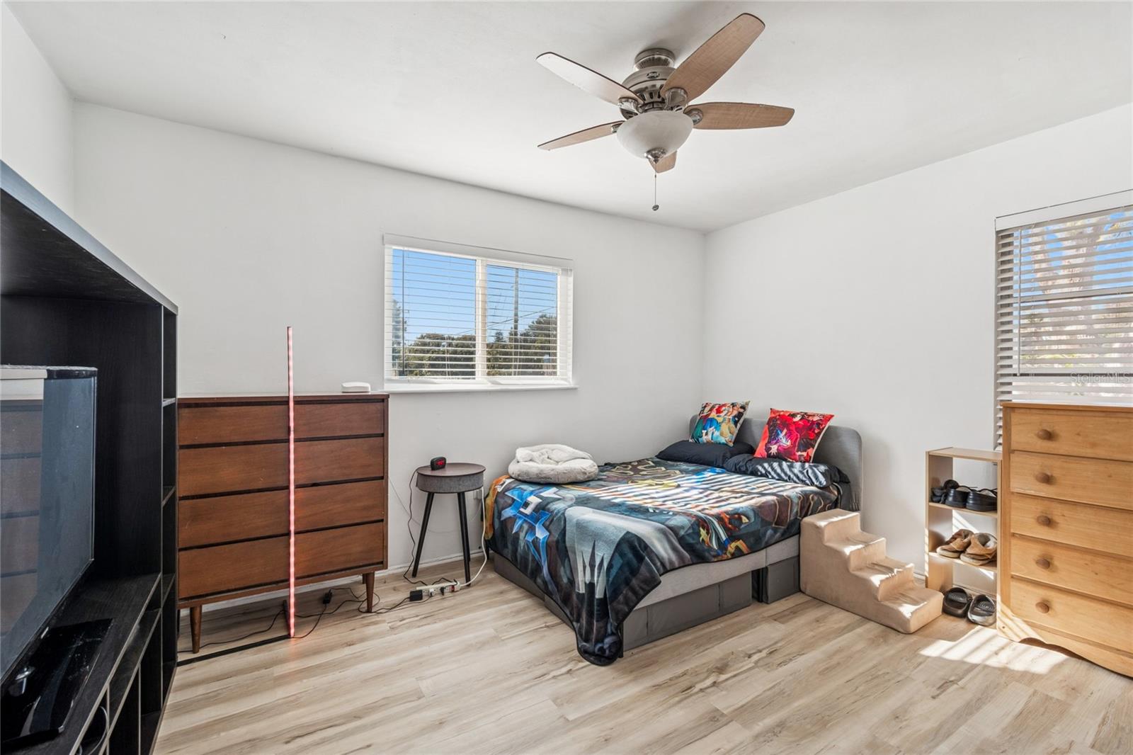 Image 18 of 26 For 6049 9th Avenue S