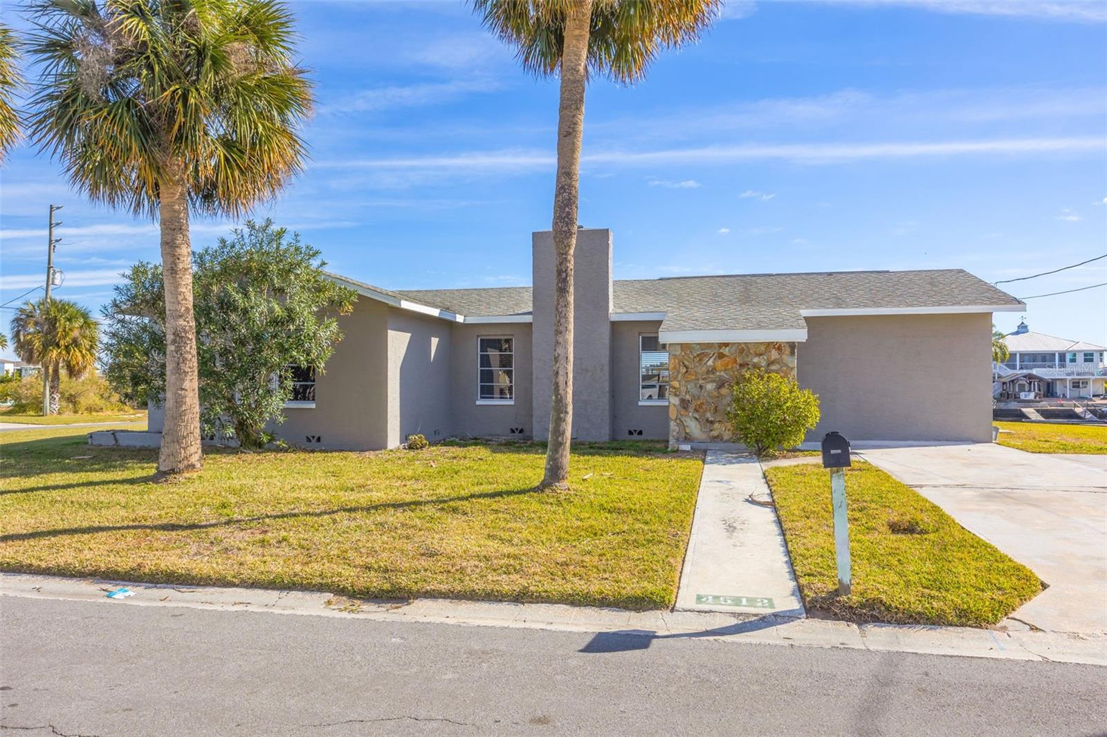 Listing photo id 12 for 4512 Haiti Drive