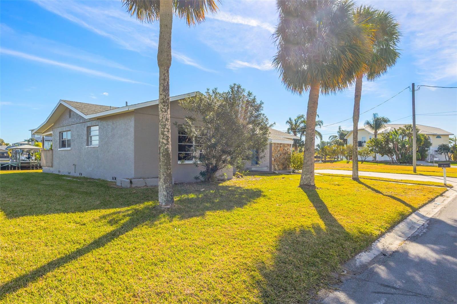 Listing photo id 13 for 4512 Haiti Drive