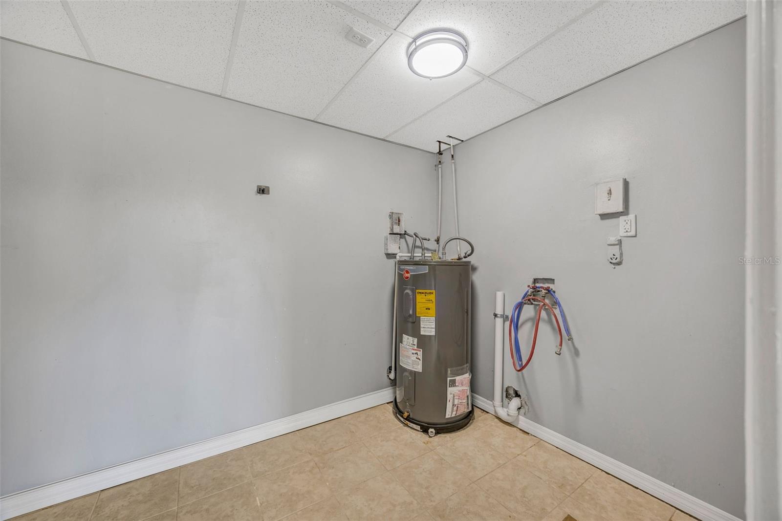 Listing photo id 17 for 4512 Haiti Drive