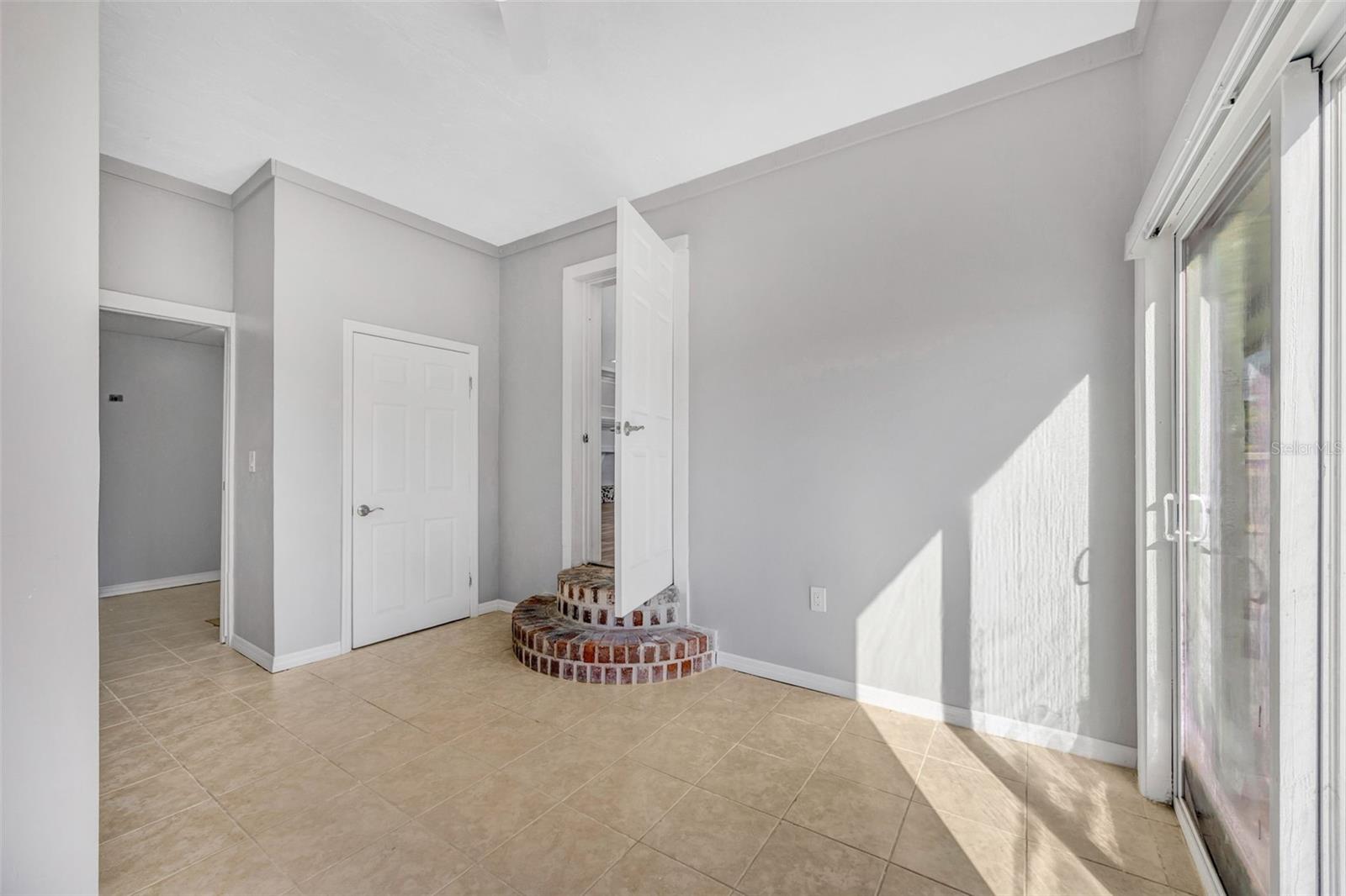 Listing photo id 18 for 4512 Haiti Drive