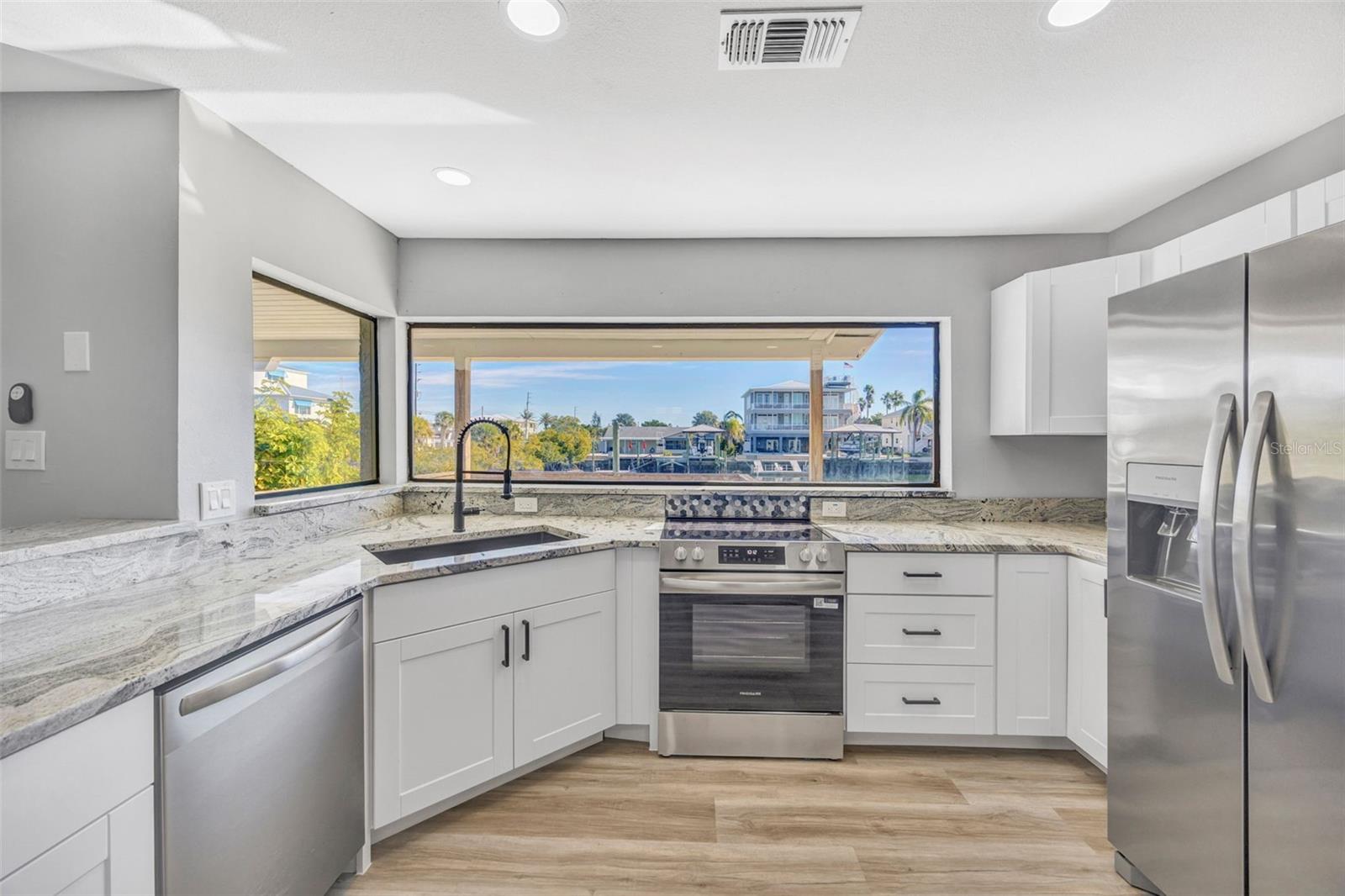 Listing photo id 26 for 4512 Haiti Drive