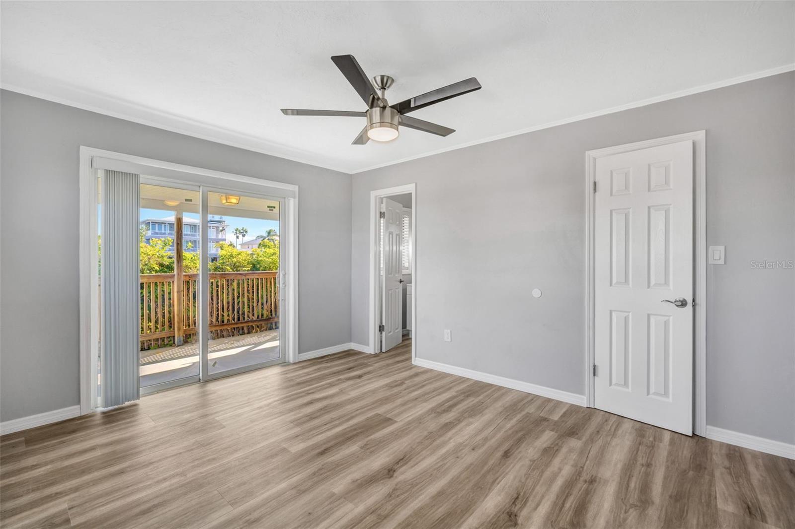 Listing photo id 31 for 4512 Haiti Drive