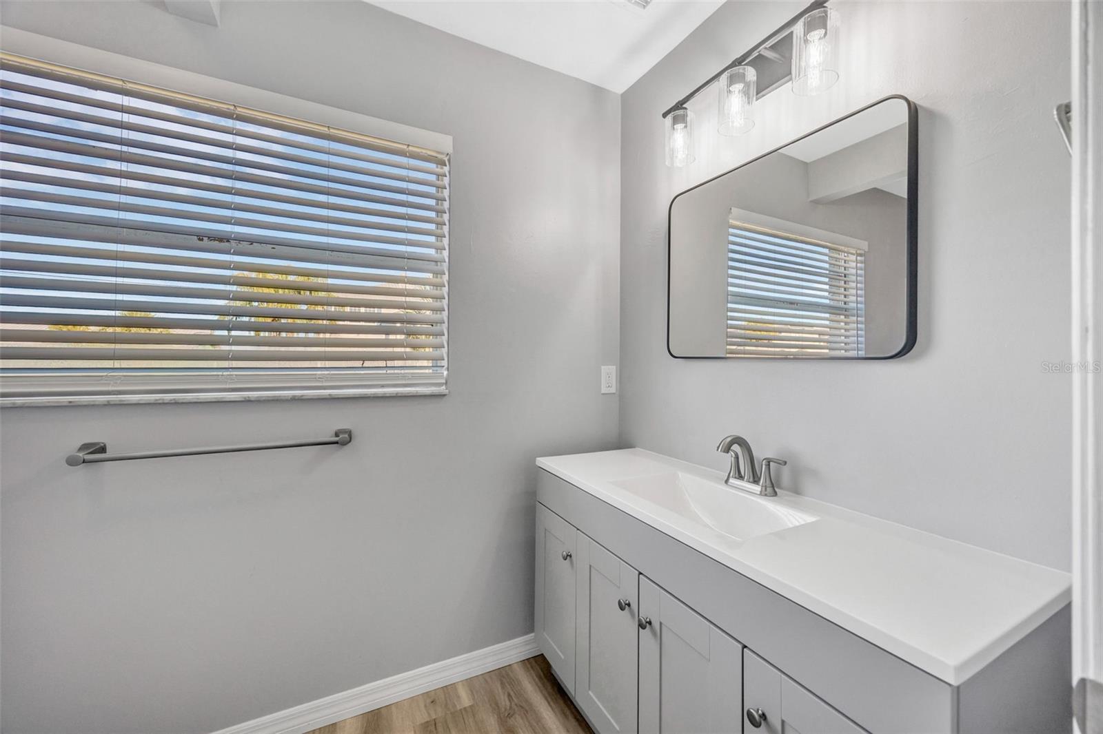 Listing photo id 33 for 4512 Haiti Drive