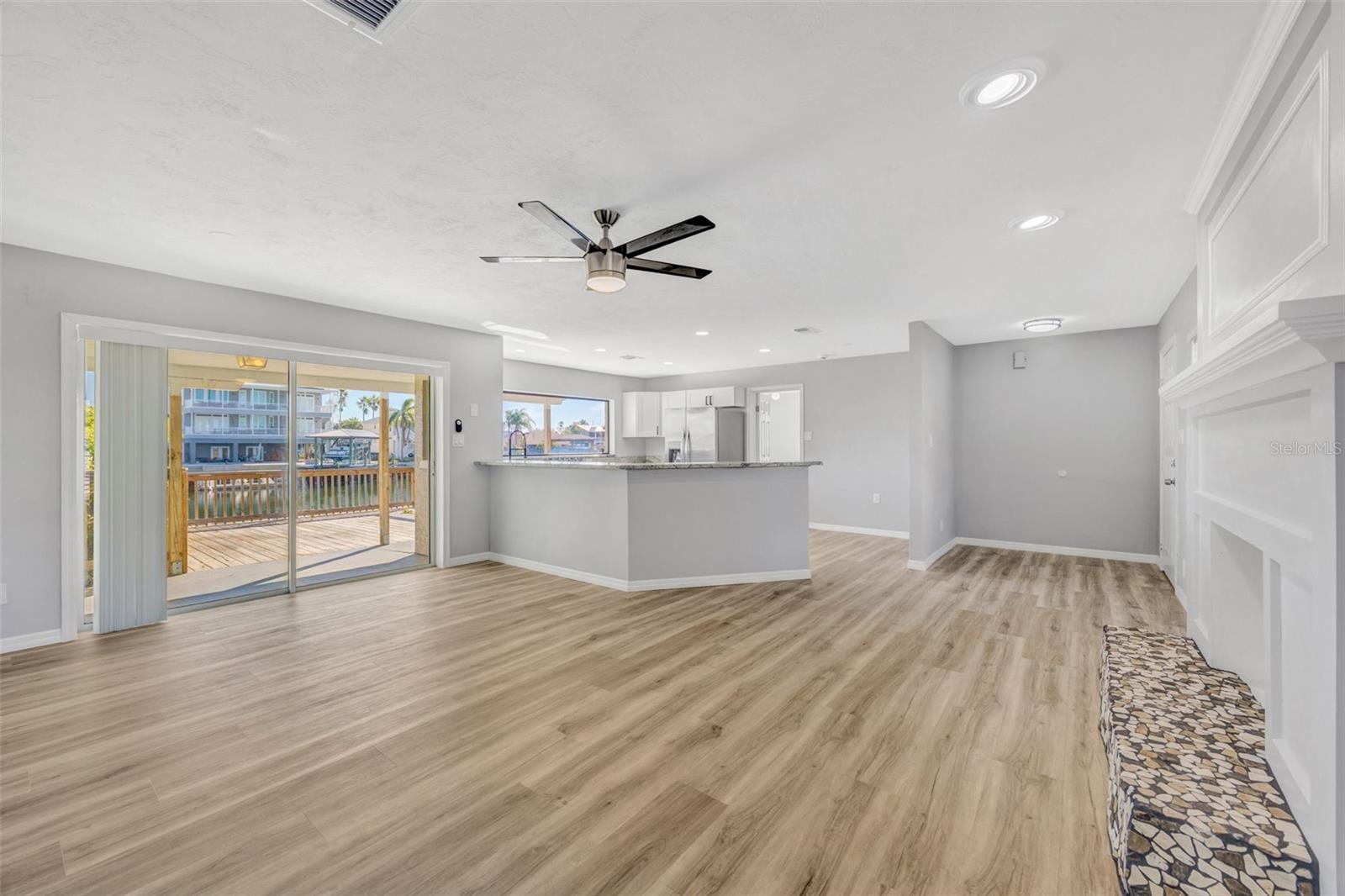 Listing photo id 41 for 4512 Haiti Drive