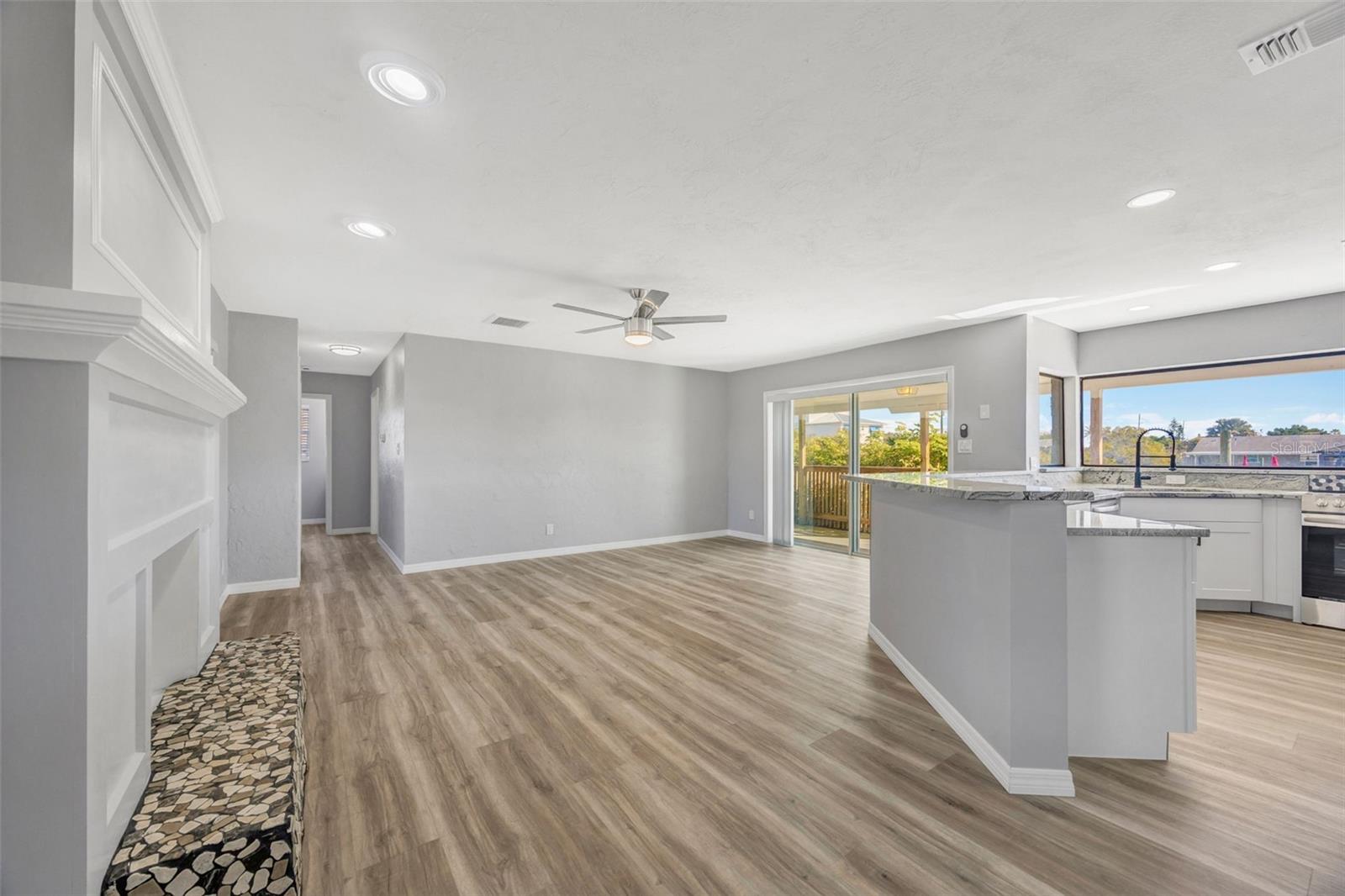 Listing photo id 47 for 4512 Haiti Drive