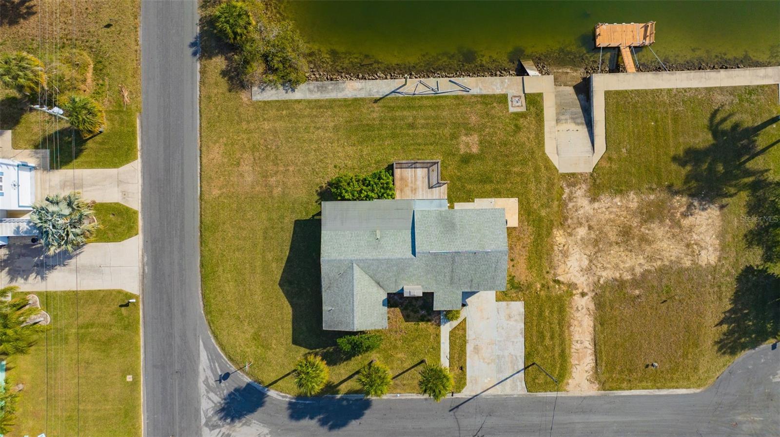 Listing photo id 50 for 4512 Haiti Drive