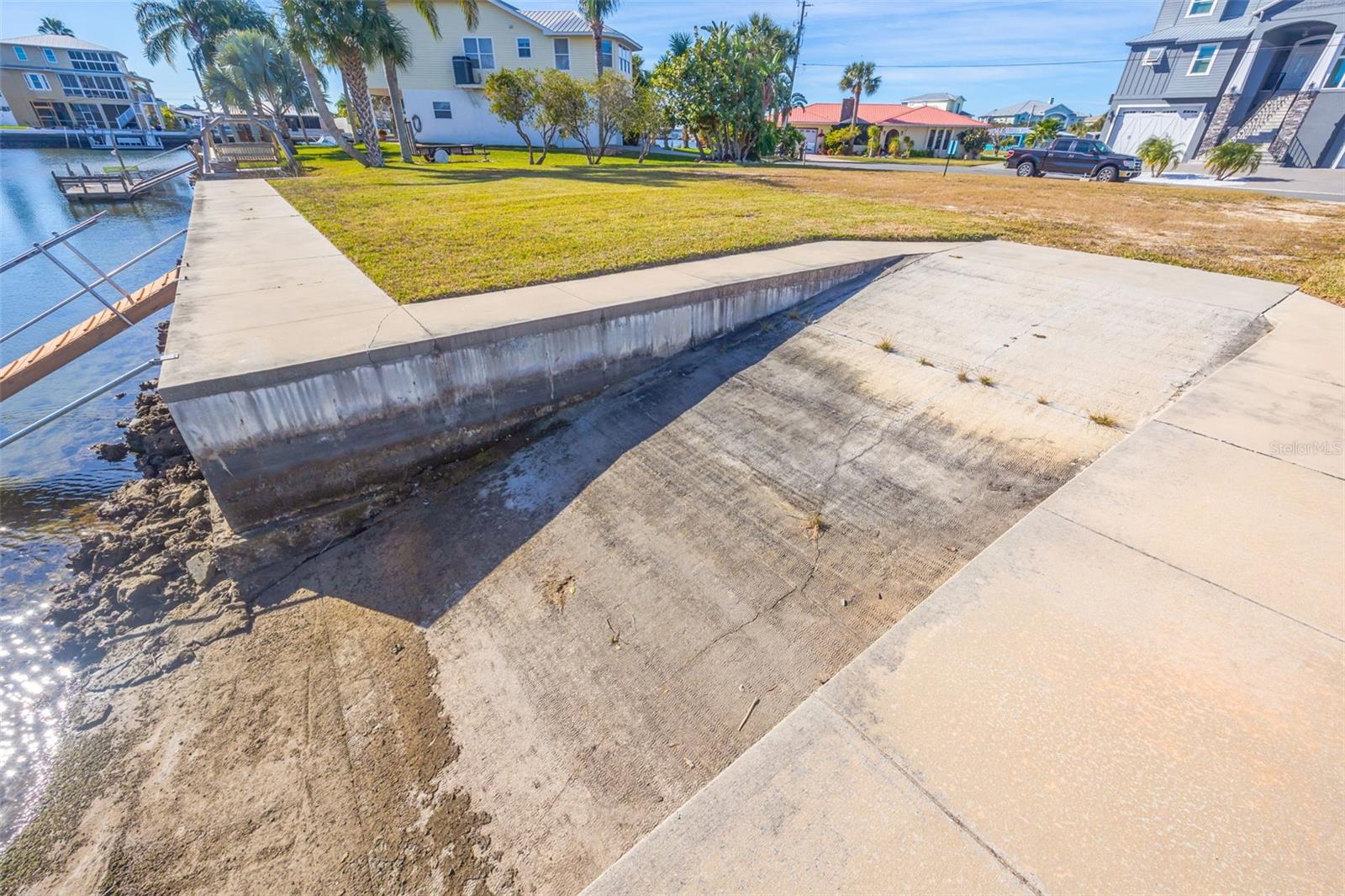 Listing photo id 7 for 4512 Haiti Drive