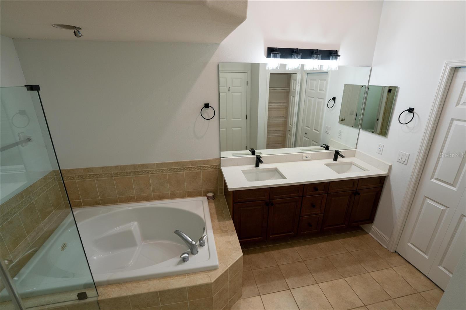 Image 25 of 80 For 4639 Overlook Drive Ne