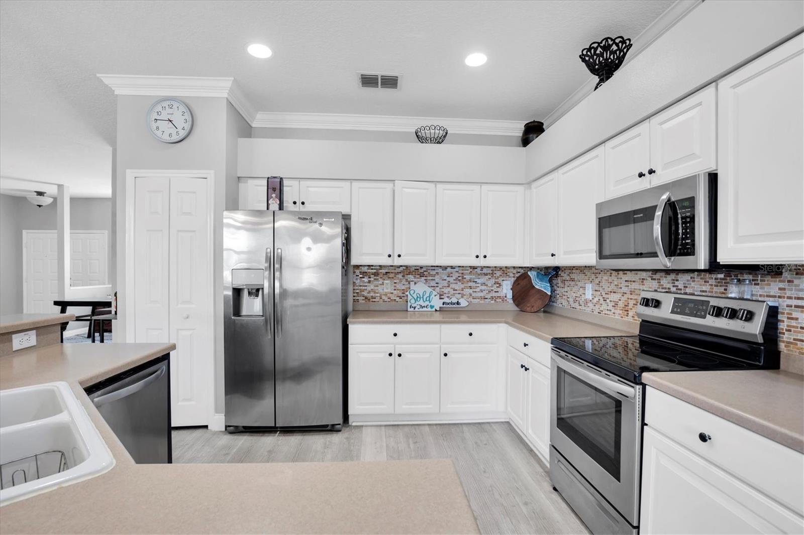 Listing photo id 9 for 12511 Royal Dublin Avenue