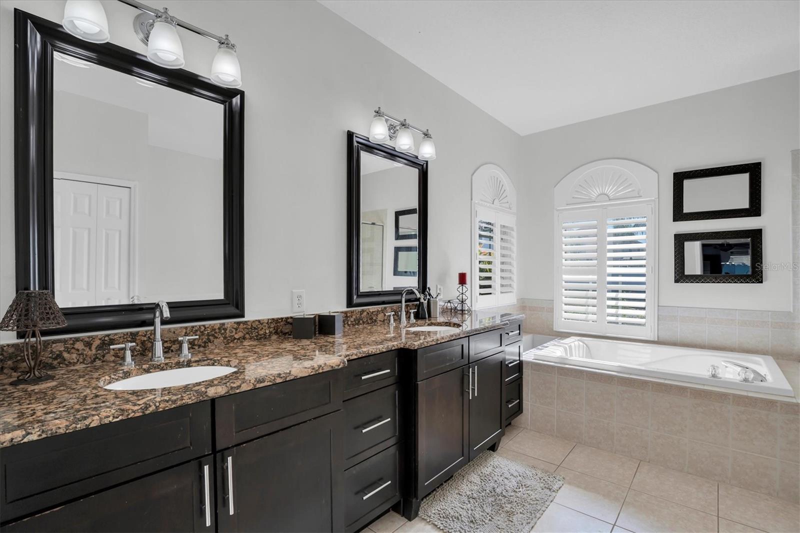 Listing photo id 19 for 12511 Royal Dublin Avenue