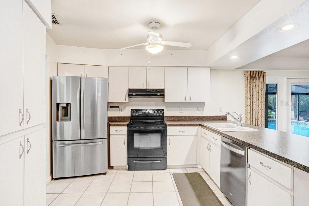 Image 17 of 44 For 1328 Corner Oaks Drive