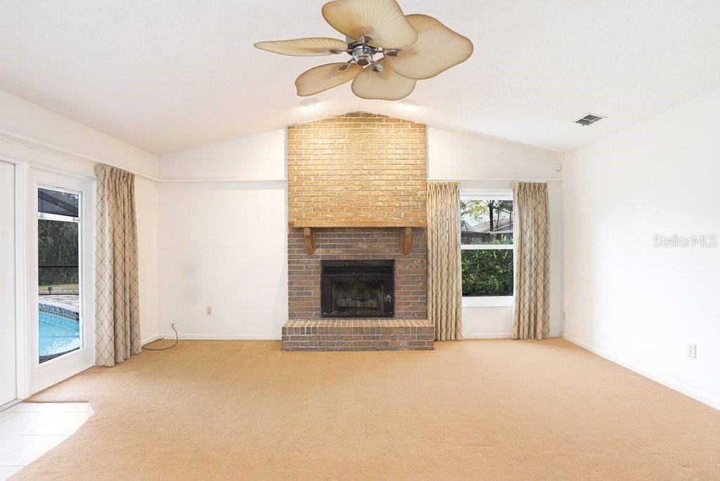 Image 19 of 44 For 1328 Corner Oaks Drive