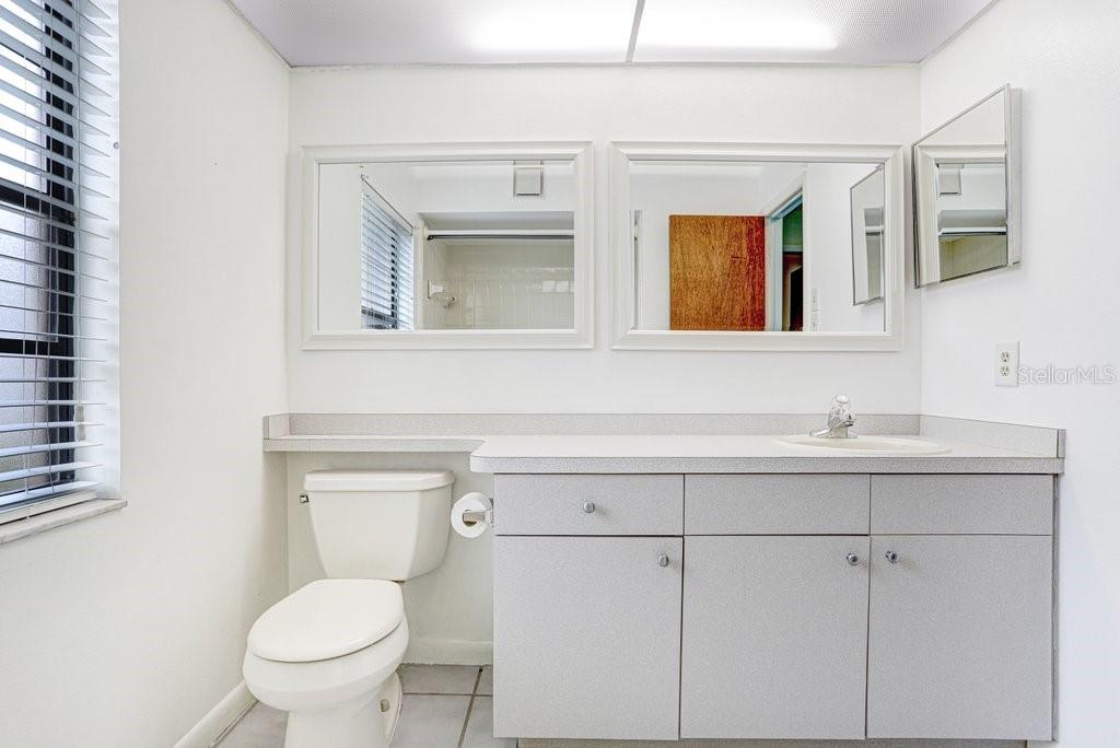 Image 24 of 44 For 1328 Corner Oaks Drive