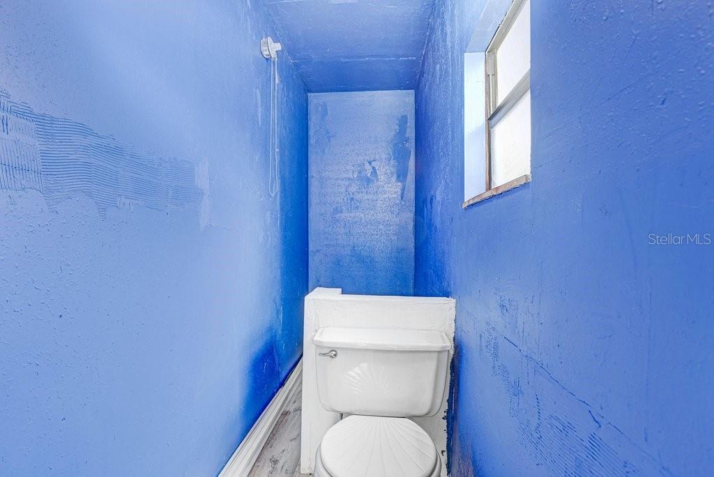 Image 28 of 44 For 1328 Corner Oaks Drive