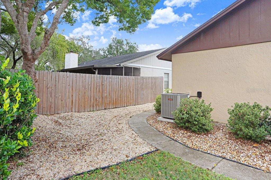 Image 32 of 44 For 1328 Corner Oaks Drive