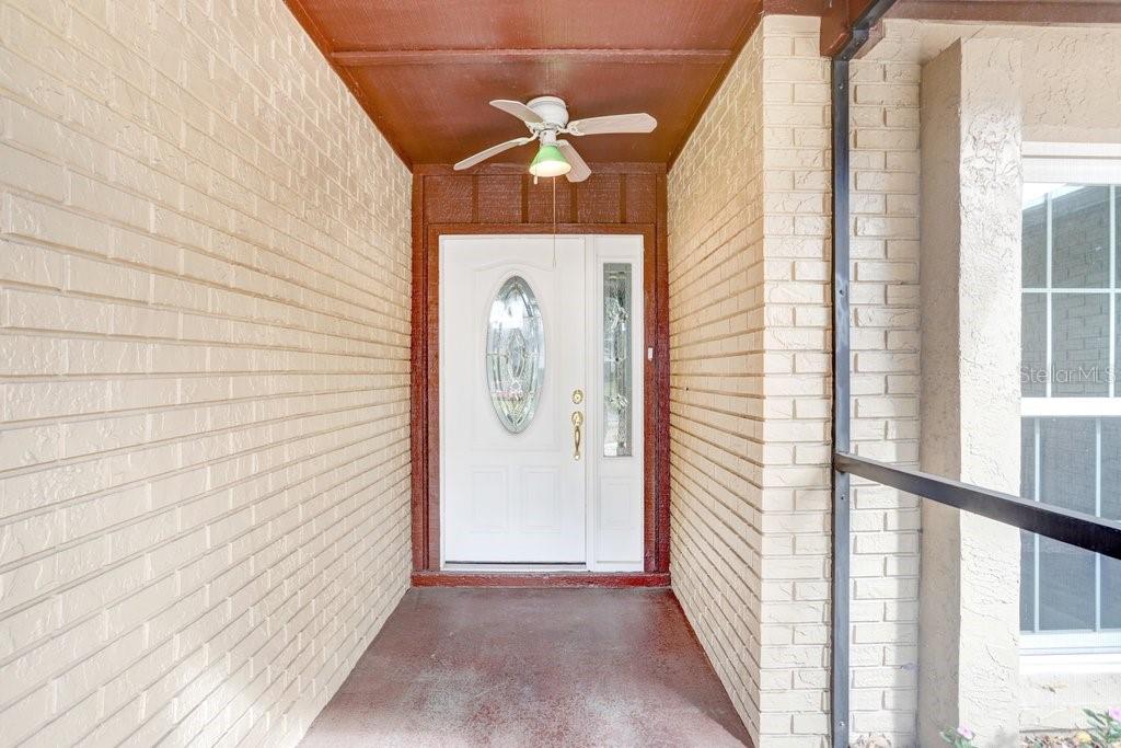 Image 4 of 44 For 1328 Corner Oaks Drive