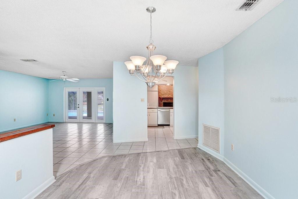 Image 8 of 44 For 1328 Corner Oaks Drive