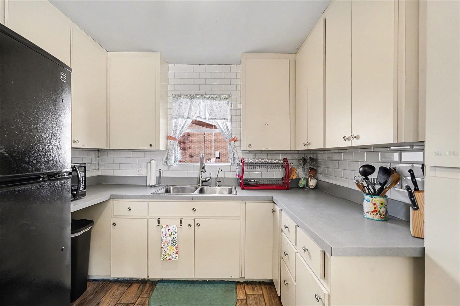 Image 14 of 28 For 2102 Columbus Drive