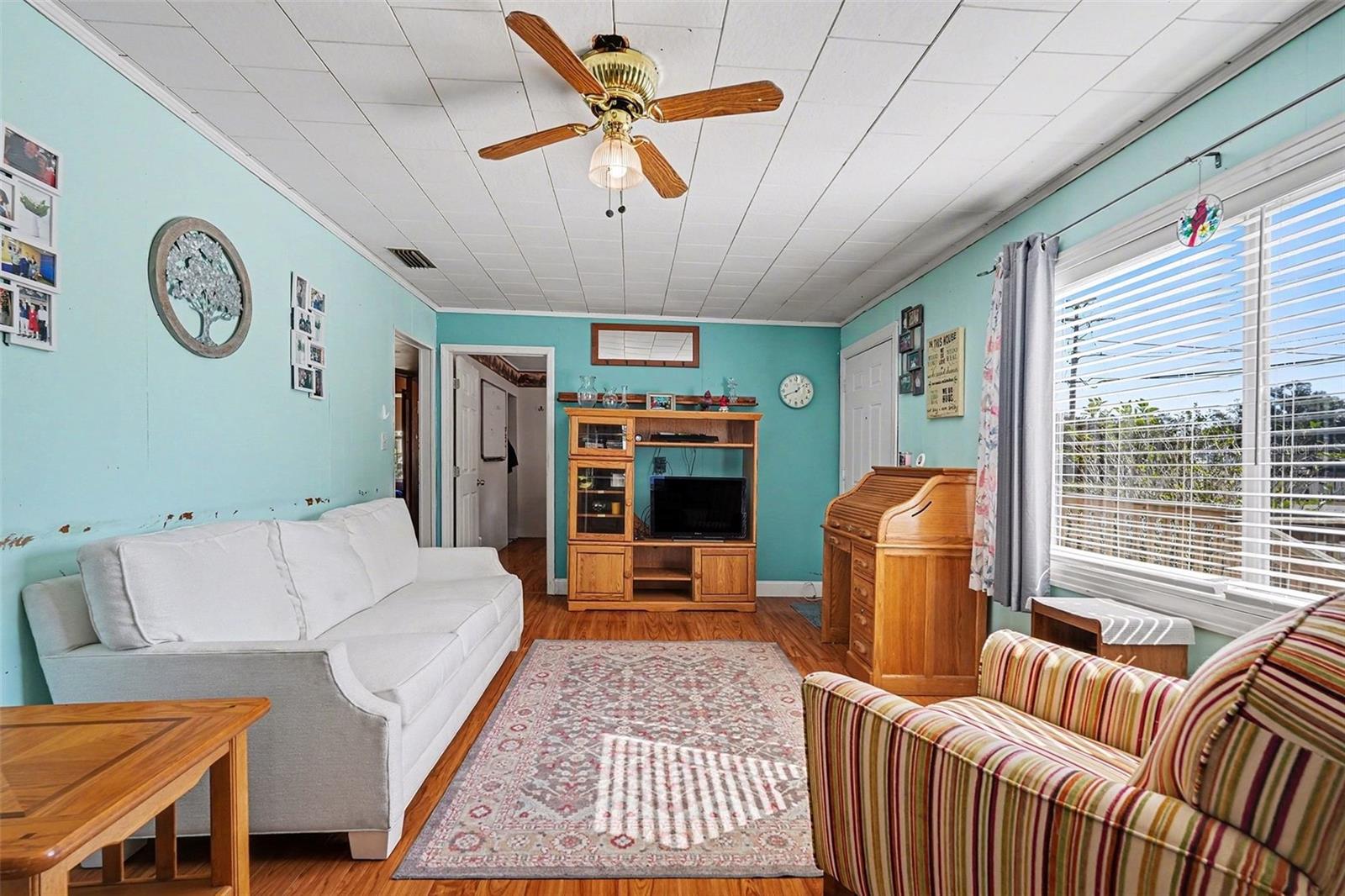 Image 8 of 28 For 2102 Columbus Drive