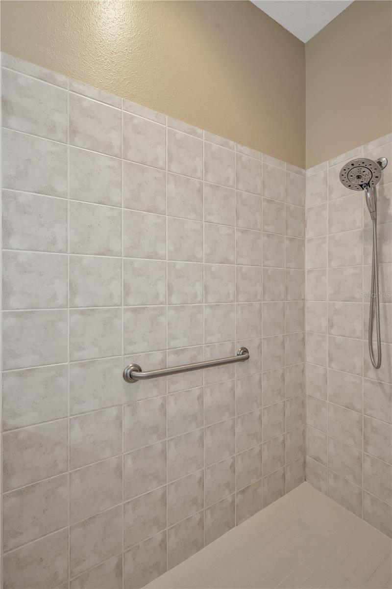 Image 16 of 33 For 17115 Falconridge Road