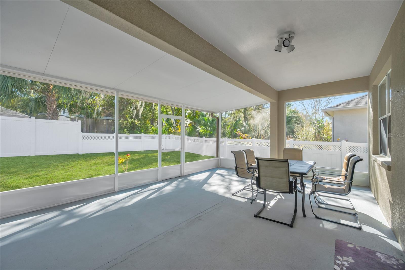 Image 23 of 33 For 17115 Falconridge Road