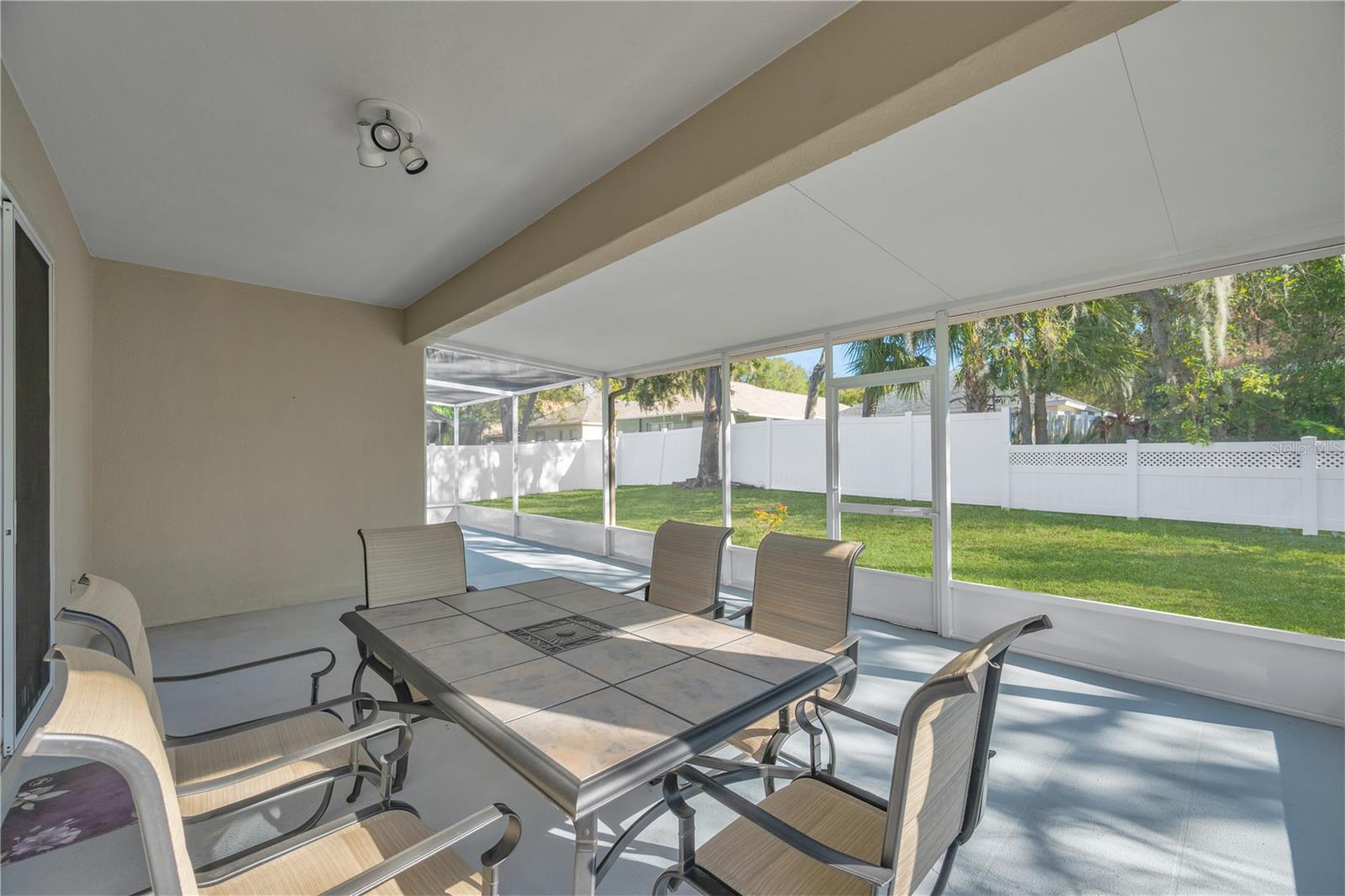 Image 24 of 33 For 17115 Falconridge Road