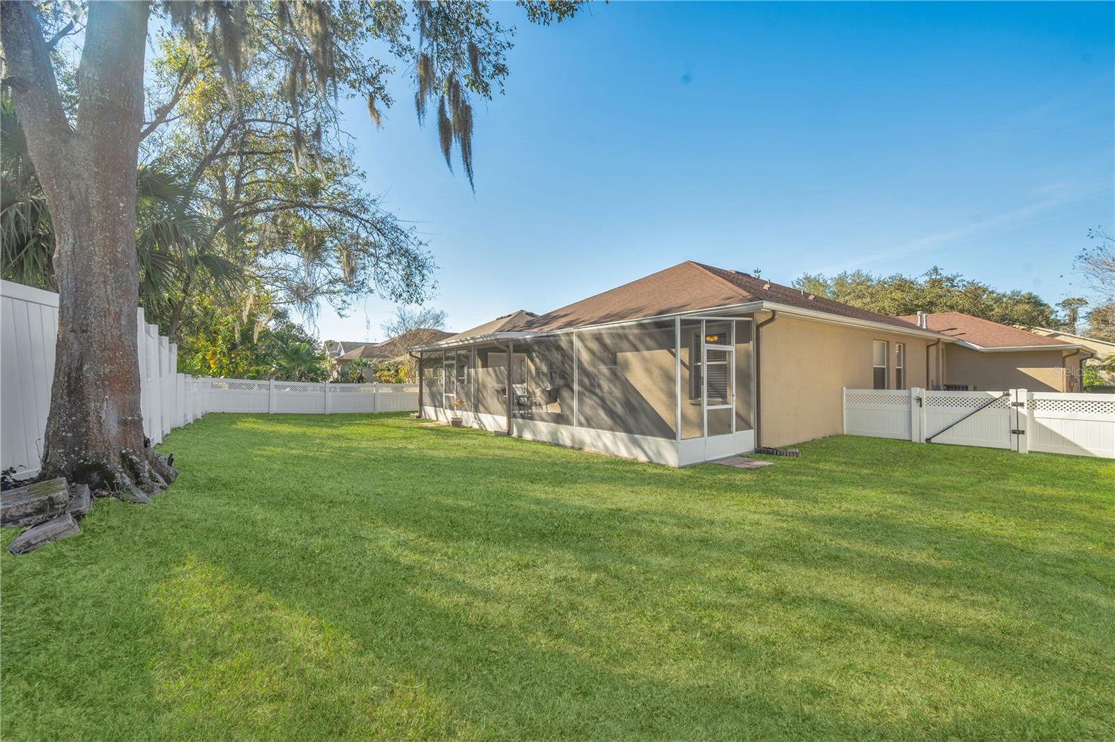 Image 28 of 33 For 17115 Falconridge Road