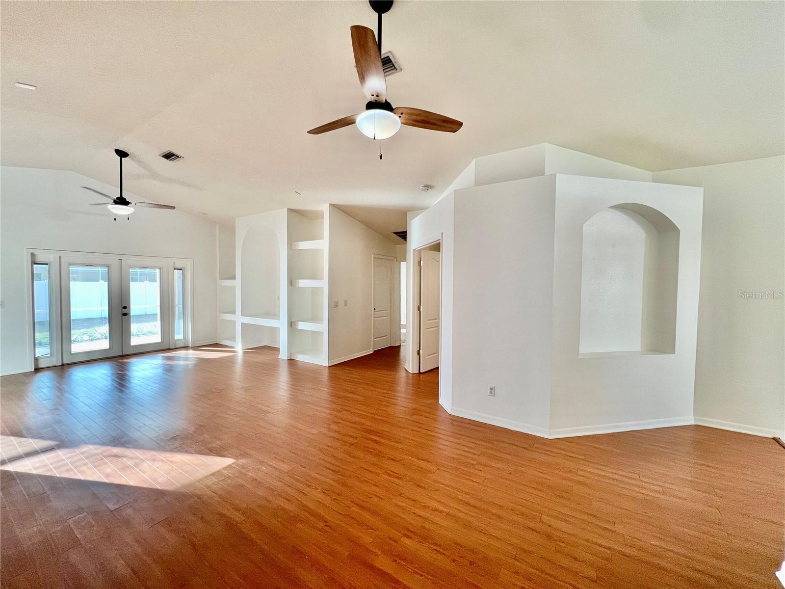 Image 6 of 36 For 9817 La Vonda Street