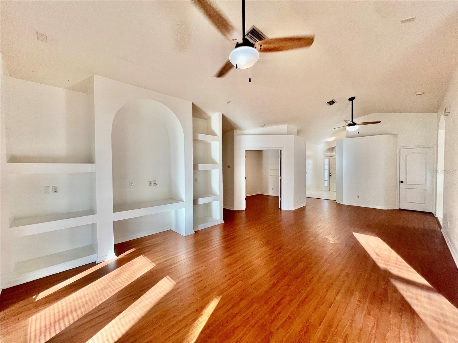 Image 7 of 36 For 9817 La Vonda Street