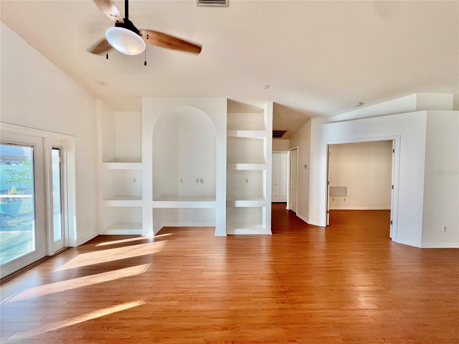 Image 8 of 36 For 9817 La Vonda Street