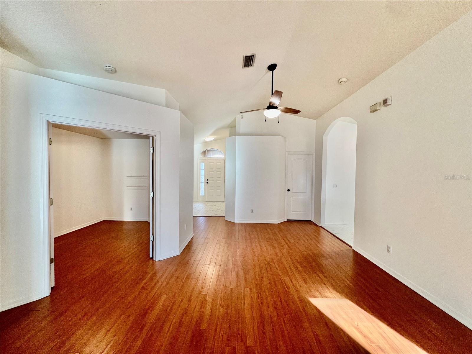 Image 9 of 36 For 9817 La Vonda Street