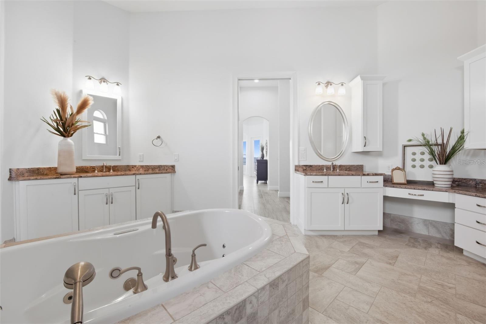 Image 29 of 100 For 3215 Gulf City Road