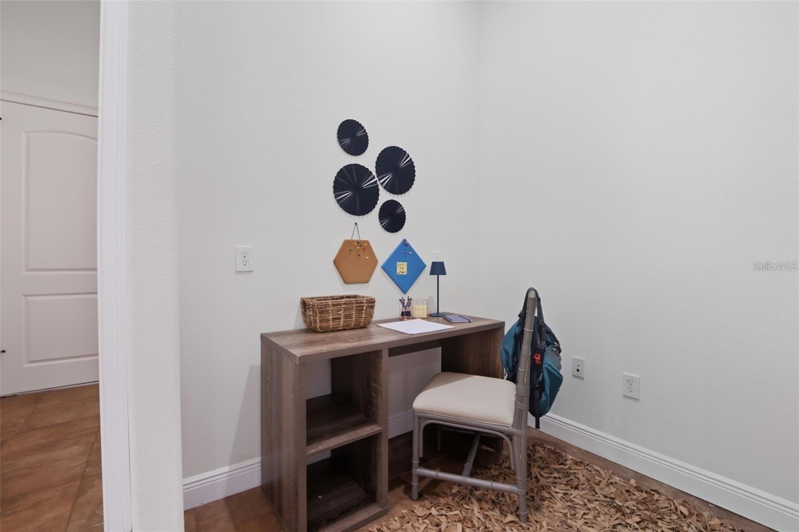 Image 33 of 100 For 3215 Gulf City Road