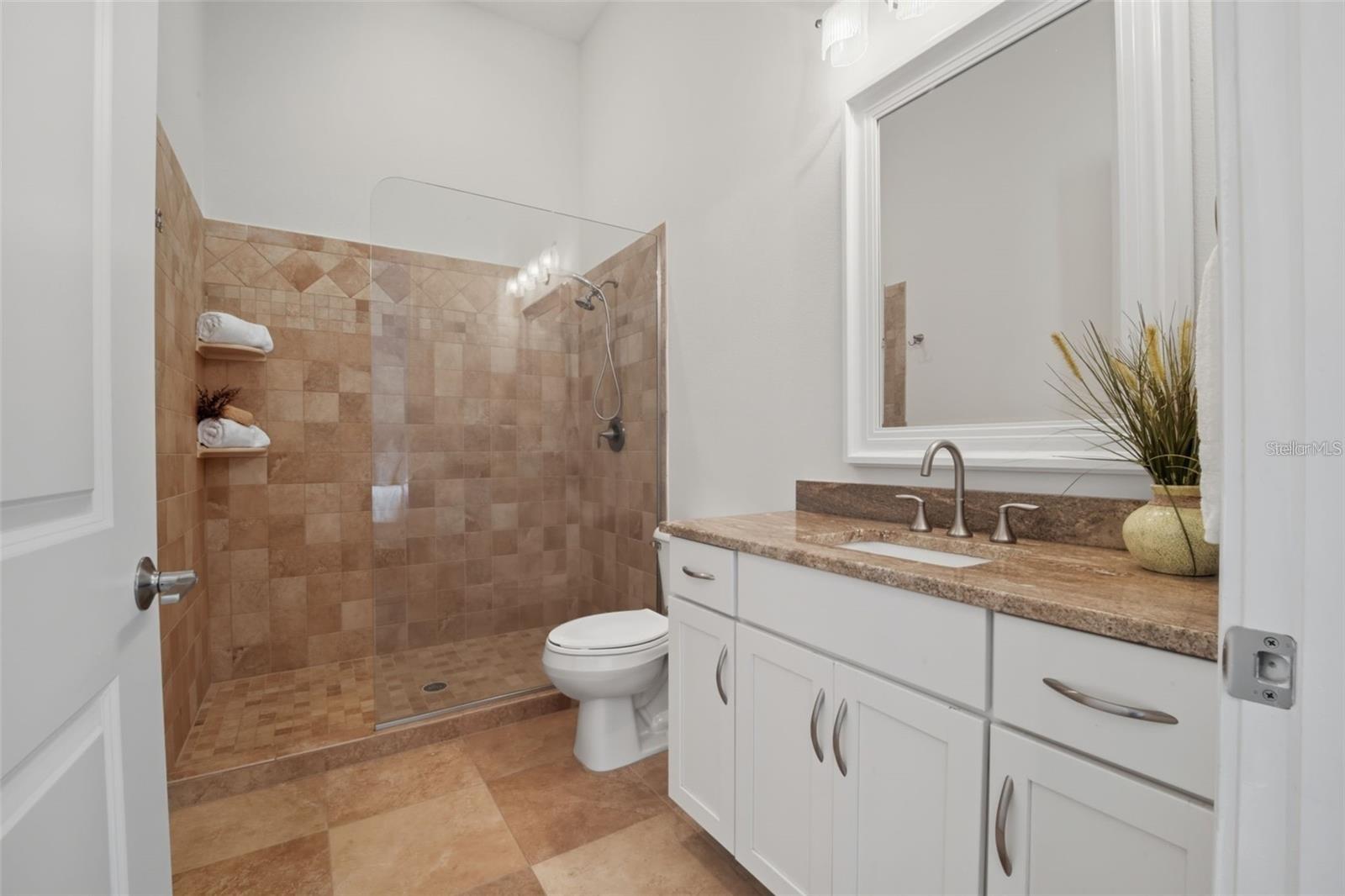 Image 36 of 100 For 3215 Gulf City Road