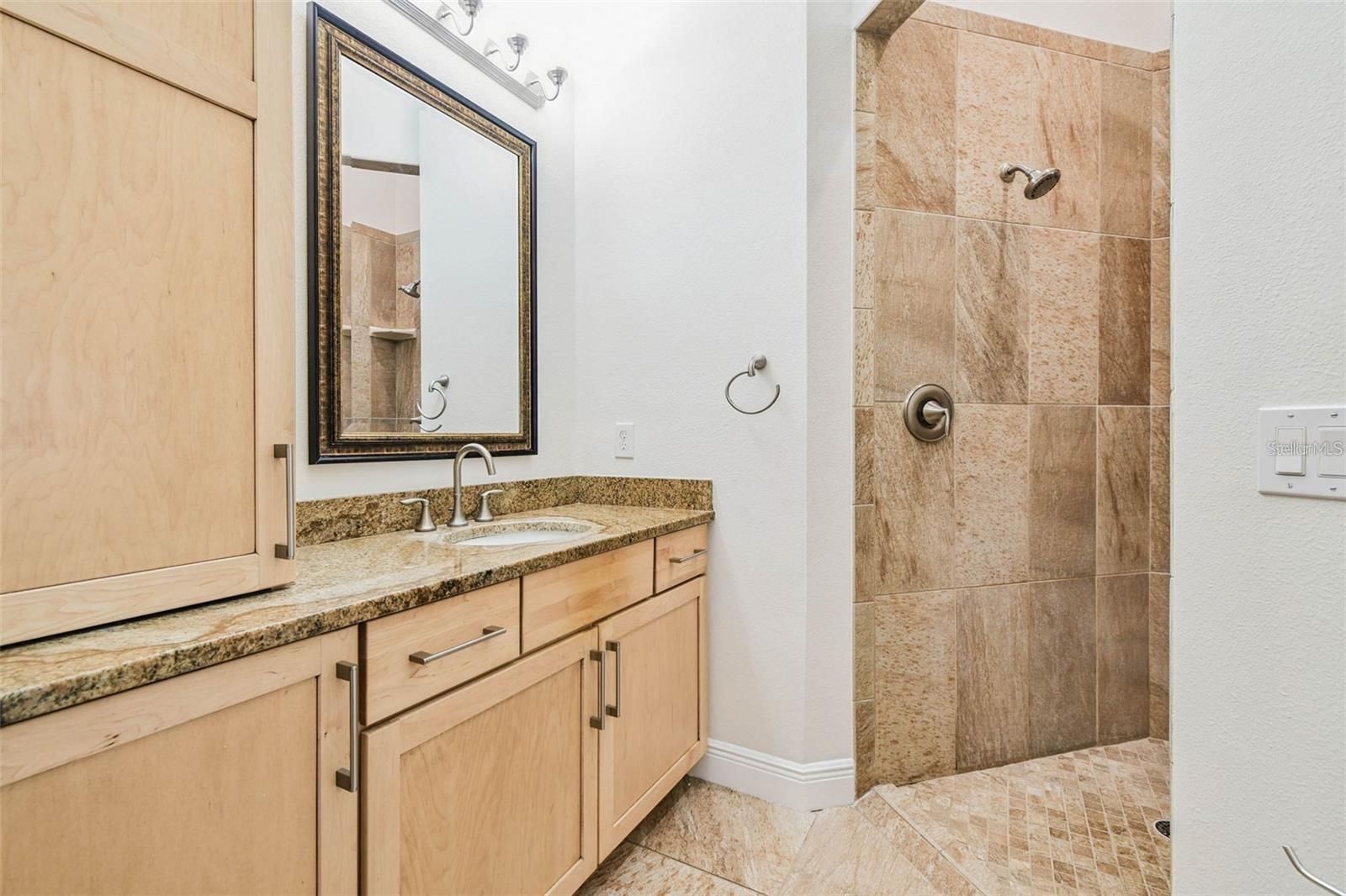 Image 39 of 100 For 3215 Gulf City Road